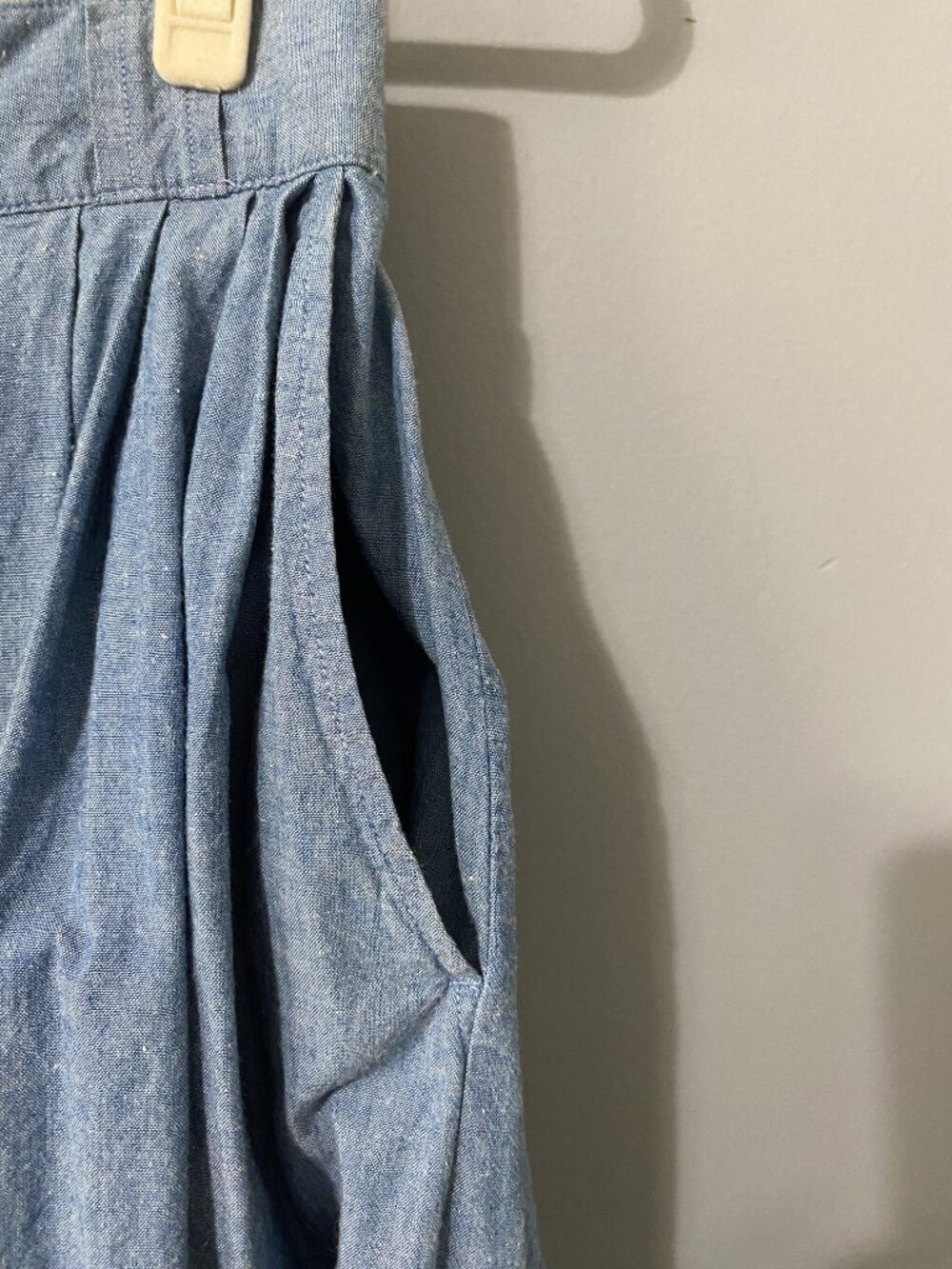 Vintage 1980s Denim Look Midi/Tea Length Skirt | Size 6 Petite |Pockets - Picture 5 of 9